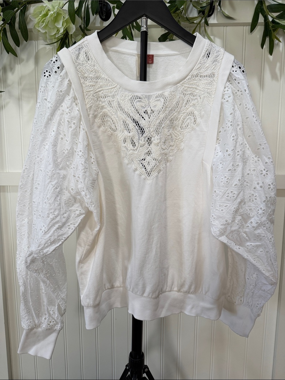 #1015 Anthropologie PILCRO White Washed Lace Yoke Eyelet Puff Sleeve Cotton Top